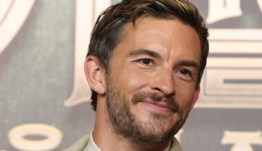 Jonathan Bailey et sa vie privée : il balance sur ses "meilleurs rencards" - Journal des Femmes