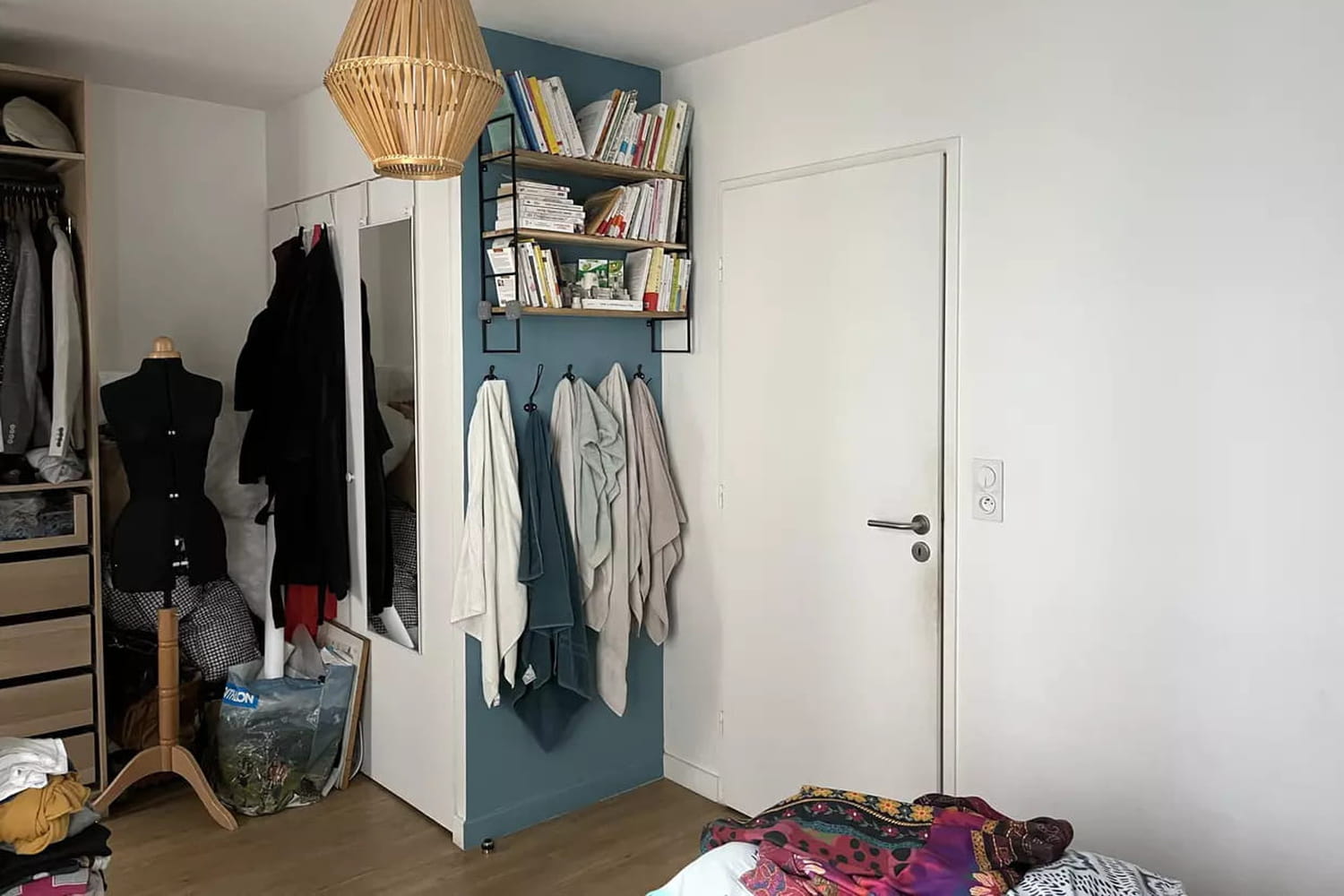 ce couple en avait marre du désordre et leur dressing caché change tout