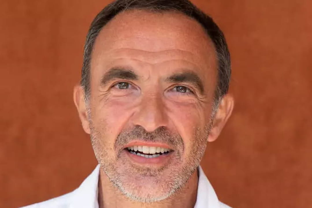 Nikos Aliagas, facétieux : "il faut se marrer"