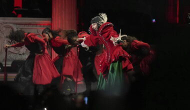 "Un moment s'il vous plaît"