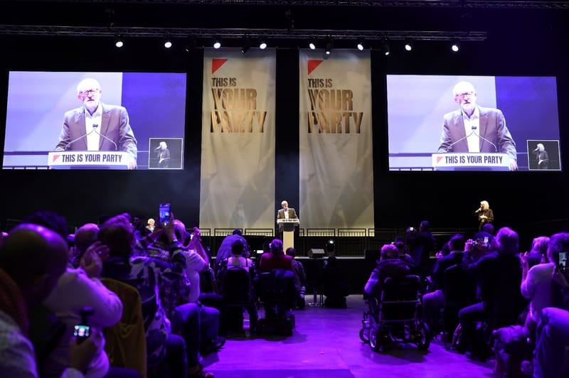 Jeremy Corbyn, ancien chef du Parti travailliste et cofondateur de "Votre Parti", lors d'un discours à Liverpool, dans le nord-ouest de l'Angleterre, le 29 novembre 2025