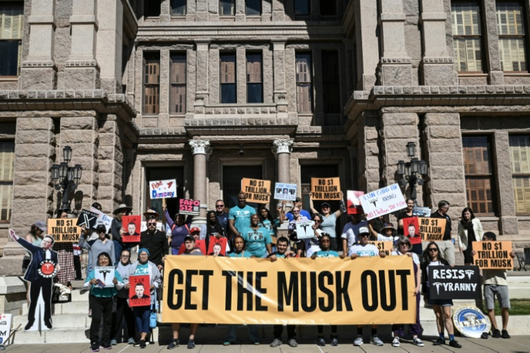 Manifestation anti-Musk à Austin (Texas) le 5 novembre 2025 ( AFP / RONALDO SCHEMIDT )