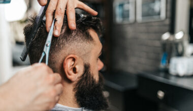 À Bordeaux, un client déçu de sa coupe de cheveux ramène quatre amis pour intimider le coiffeur