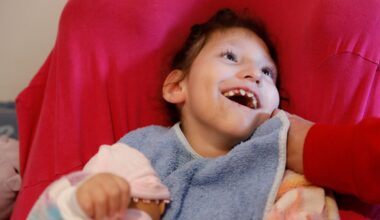 la petite Maëlyne est polyhandicapée, sa maman appelle à la solidarité