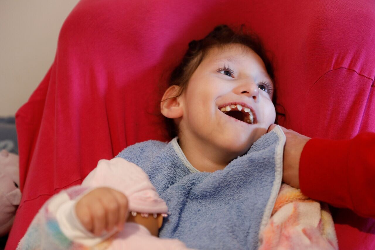 la petite Maëlyne est polyhandicapée, sa maman appelle à la solidarité