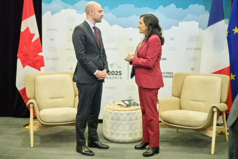 Le ministre français des Affaires étrangères Jean-Noël Barrot et son homologue canadienne Anita Anand, le 11 novembre 2025, à Niagara ( AFP / Geoff Robins )