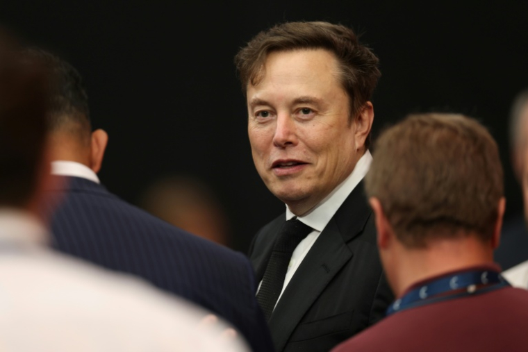 Elon Musk, patron de Tesla, le 21 septembre 2025 à Glendale, en Arizona ( AFP / Patrick T. Fallon )