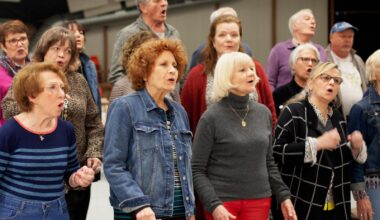 “Chœur de rockers”, une comédie sociale bien orchestrée et qui fait du bien - Télérama