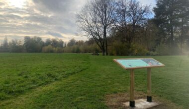 À la place de l'ancien stade de Lille, une stèle en hommage à Félix Grimonprez et Henri Jooris