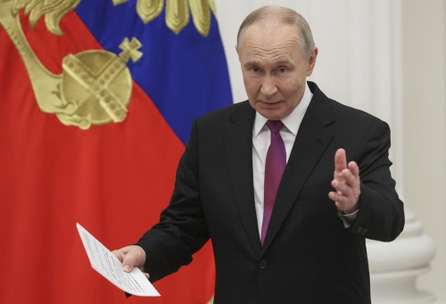 Guerre en Ukraine : Vladimir Poutine dit envisager de reprendre les essais nucléaires russes après les propos de Trump