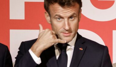 L’interdiction des portables au lycée voulue par Macron, une mission impossible ? – Libération