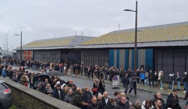 plusieurs centaines de sympathisants RN font le déplacement, trois opposants blessés