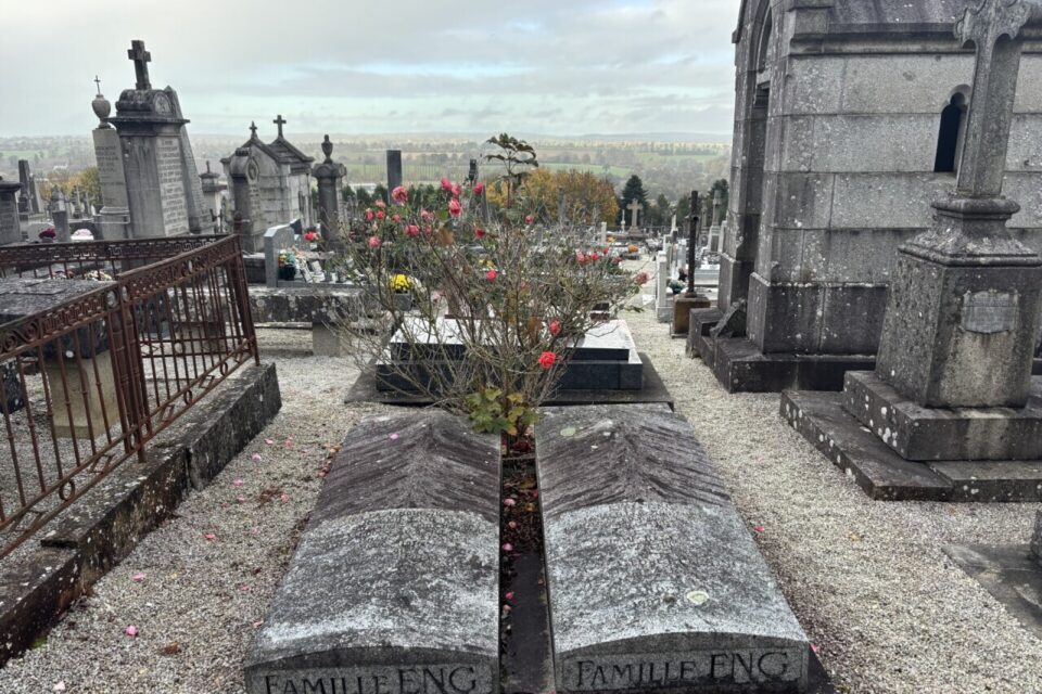 Roger Eng est enterré au cimetière Saint-Benoit.