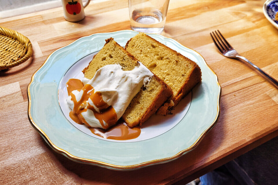 En dessert, le chiffon cake (4€50) est aussi moelleux que généreux.