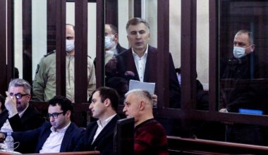 l’ex-président géorgien Mikheïl Saakachvili demande à Kiev de l’inclure dans un échange de prisonniers avec la Russie