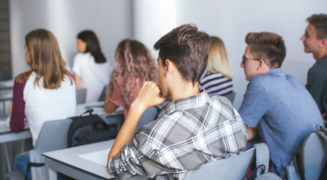 Un décret va être pris en urgence pour rétablir le versement des bourses...
