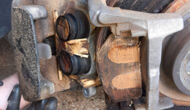 En Allemagne, la police découvre un Mercedes GLE équipé… de plaquettes de frein en bois !