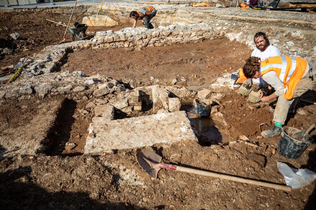 Des archéologues de l'Inrap à Toulon. © Flore Giraud, Inrap