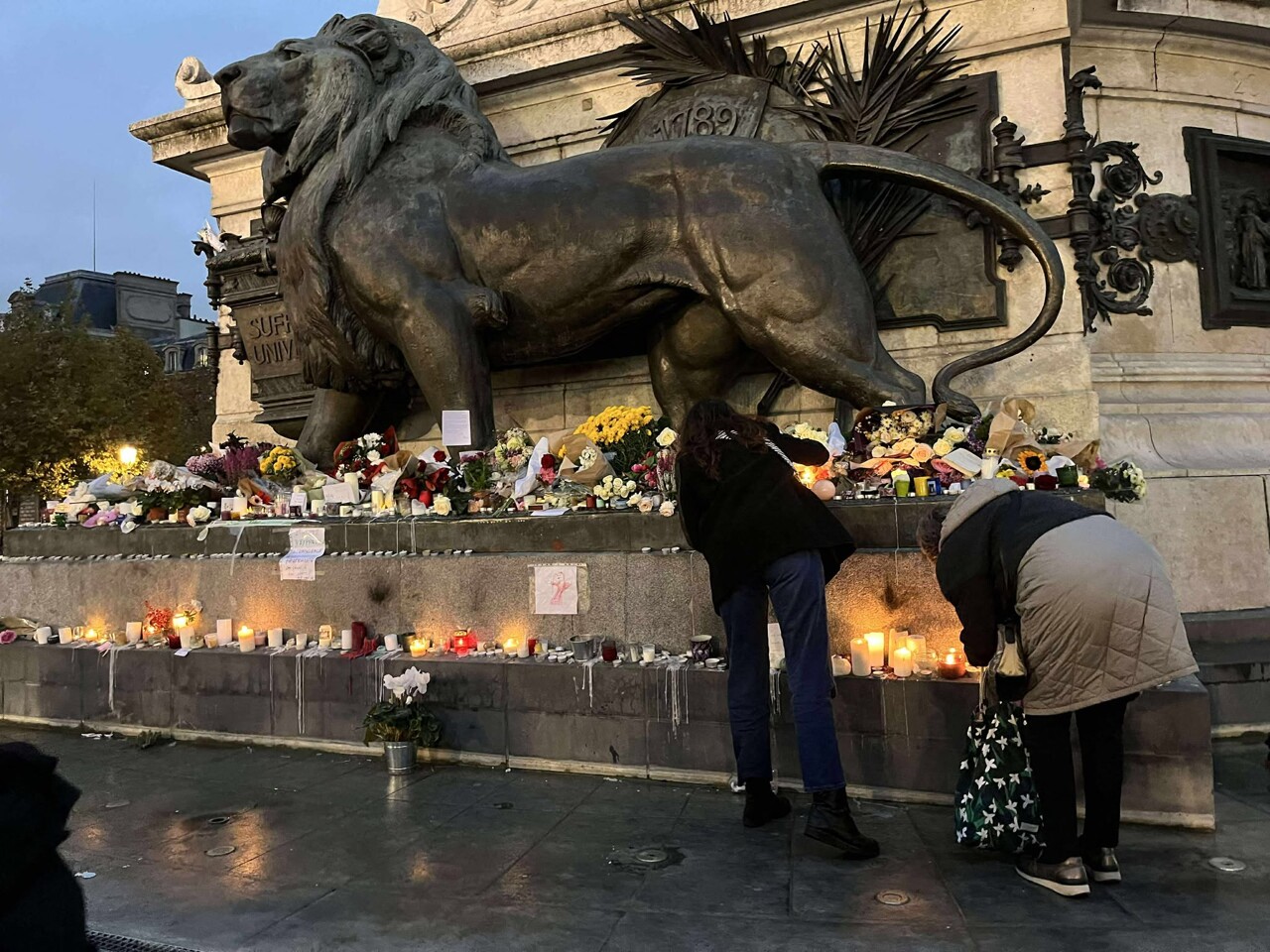 où sont passés les milliers de lettres et dessins déposés en mémoires des attentats du 13-Novembre ?