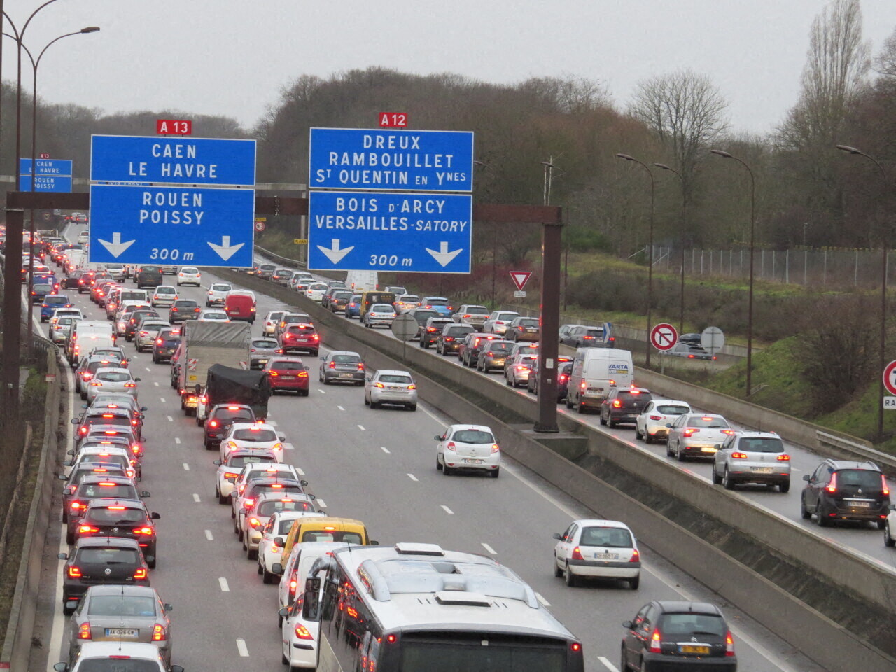Circulation très difficile sur les routes de Paris et d'Île-de-France, les bouchons s'envolent
