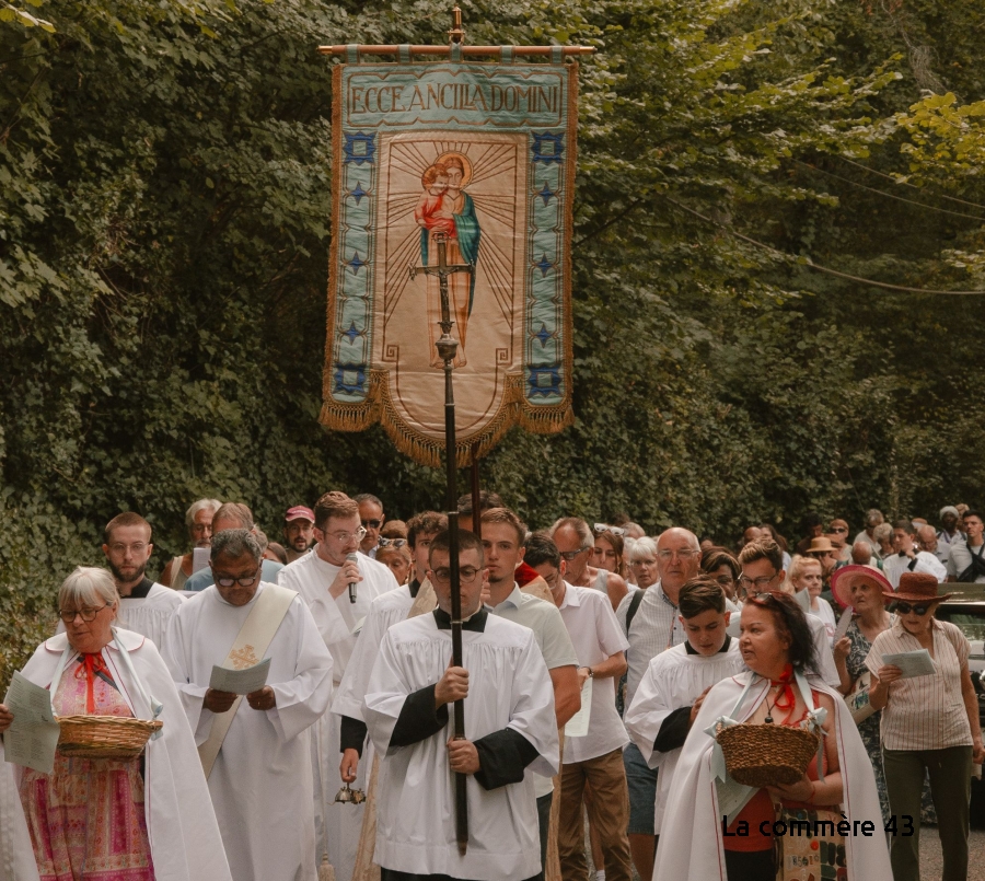 Installation du nouveau calvaire à la Grotte de Cotatay le dimanche 16 novembre