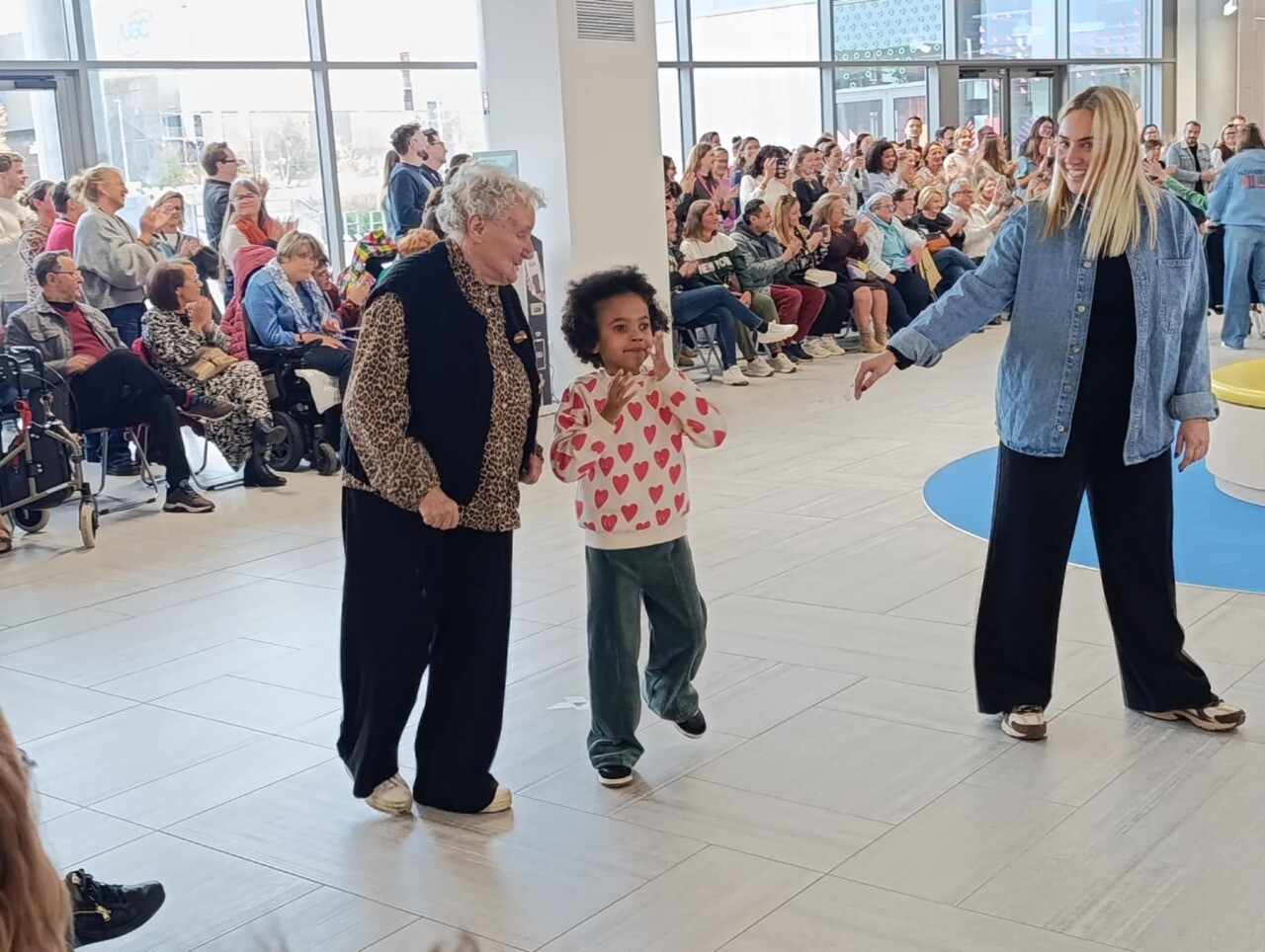 Au Kiabi Village, enfants handicapés et seniors ont joué les mannequins pour la collection "So Easy"