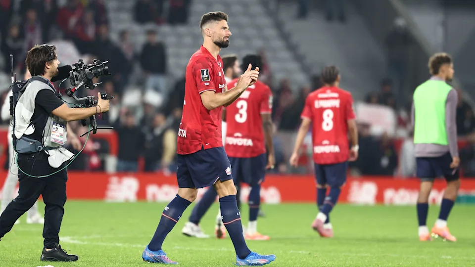 Olivier Giroud accueilli en héros sur les stades de Ligue 1