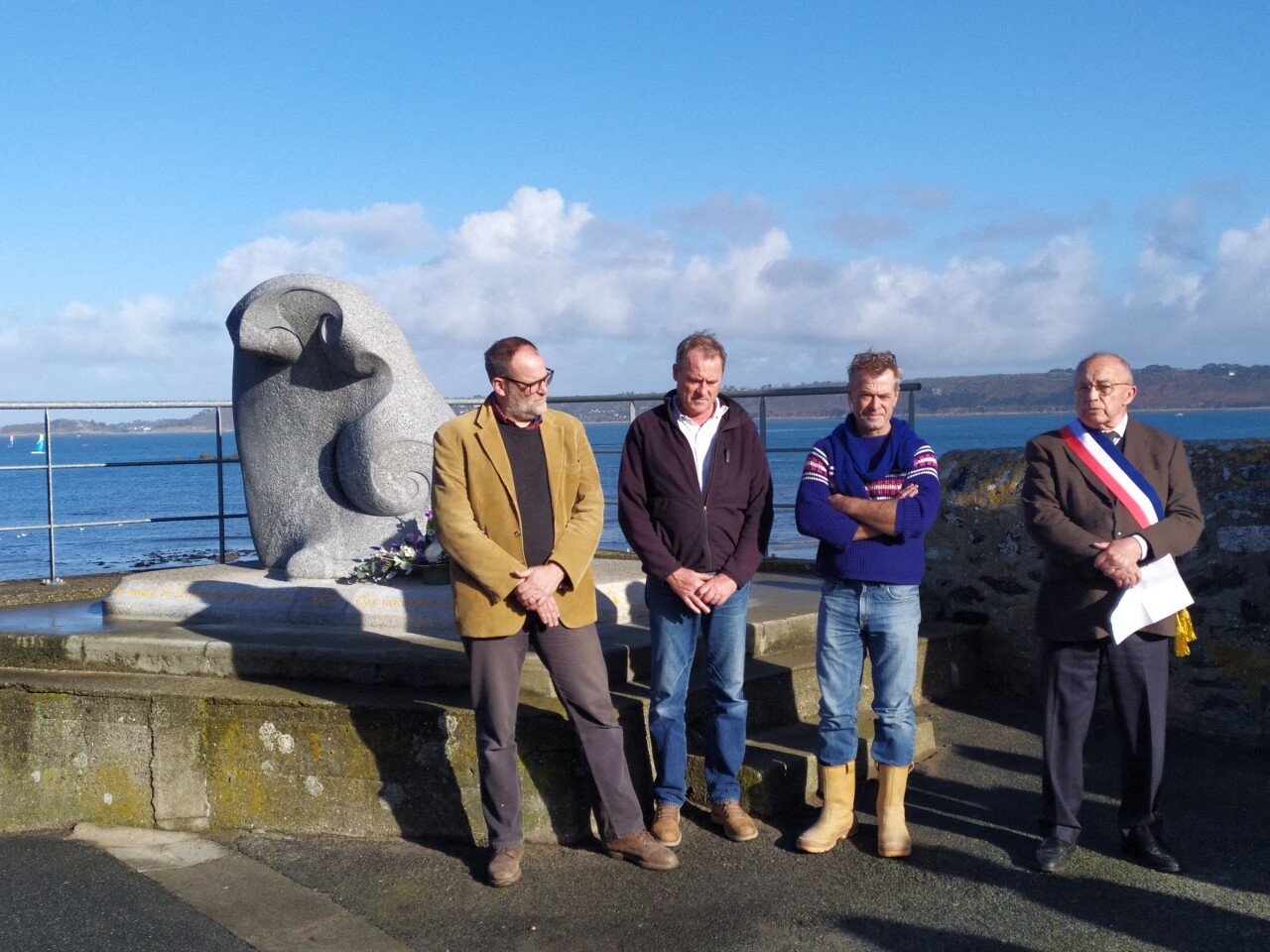Côtes-d’Armor. Une sculpture en hommage aux marins de Locquémeau péris en mer