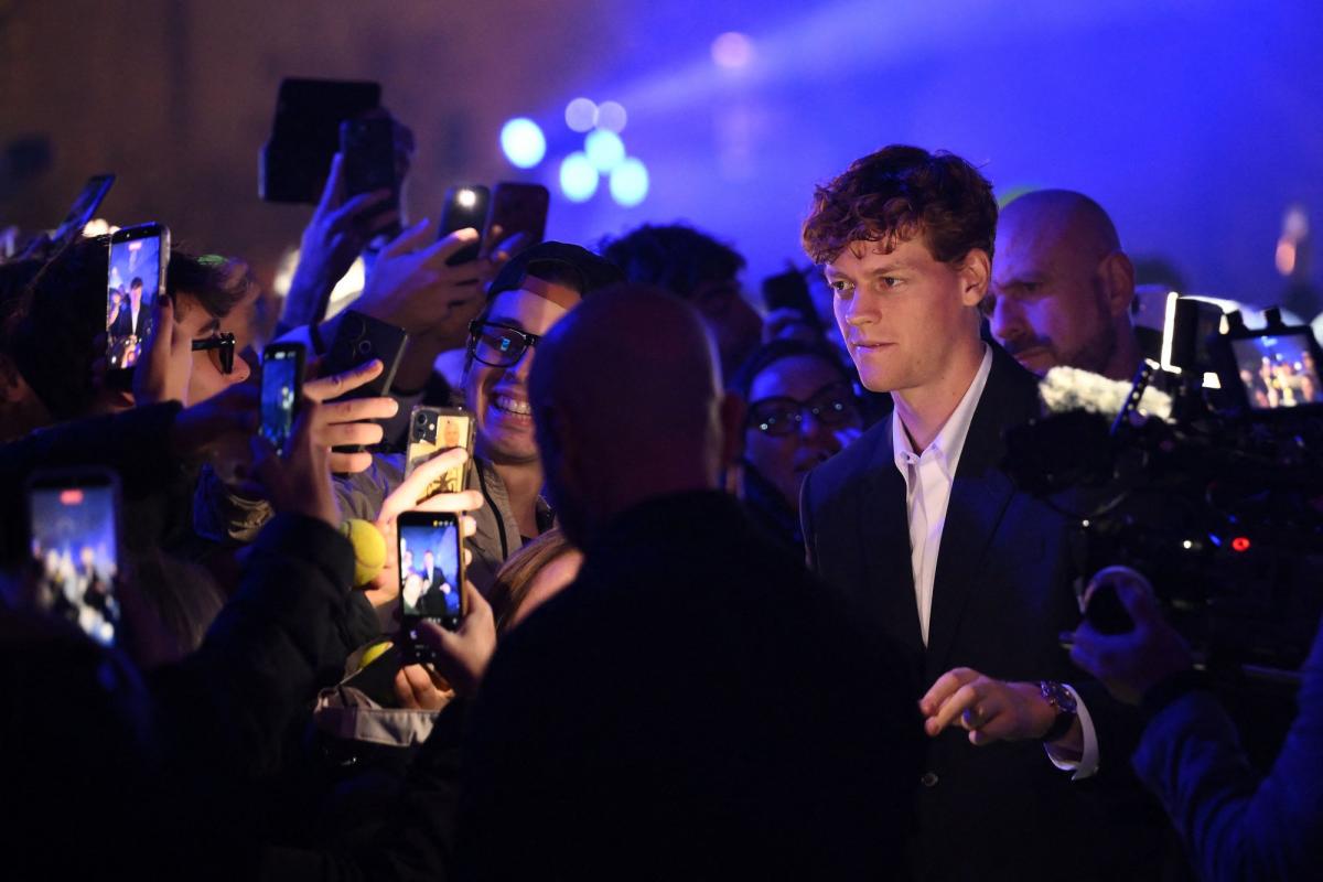 Oublié le forfait en Coupe Davis, Jannik Sinner reçut en rock star à Turin pour ses débuts aux Finales ATP