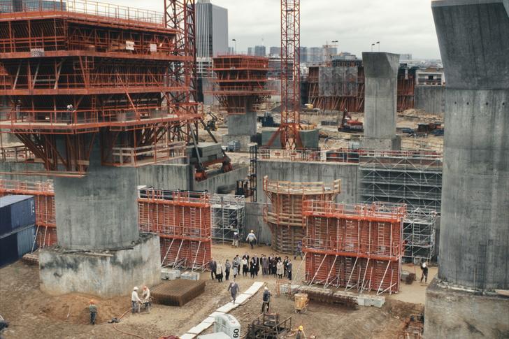 Reconstitution du chantier dans « L’Inconnu de la Grande Arche ».