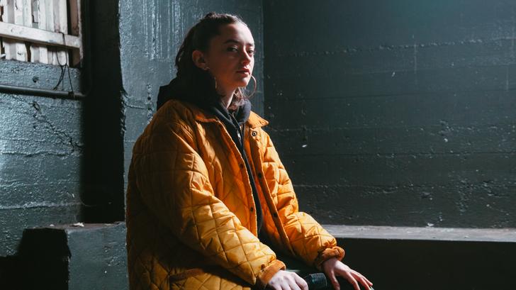 La jeune rappeuse 2L, candidate à Nouvelle Ecole sur Netflix.