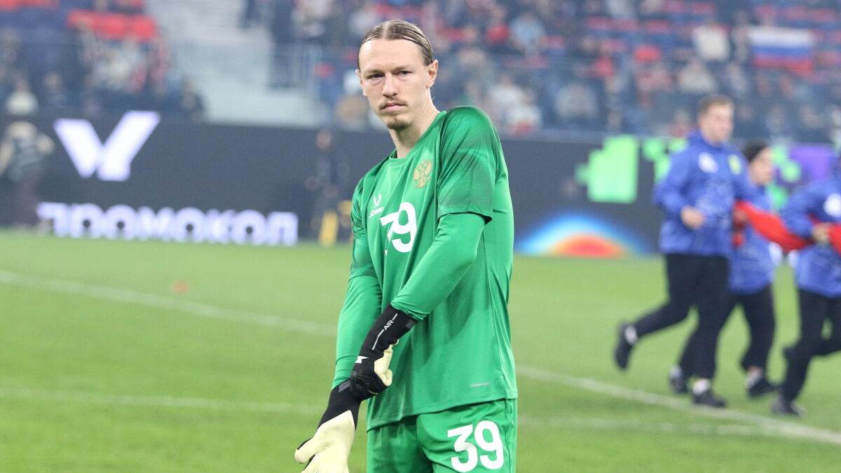 Football : pourquoi le gardien Matvey Safonov a-t-il été remis à la disposition du PSG après une boulette avec la Russie ?