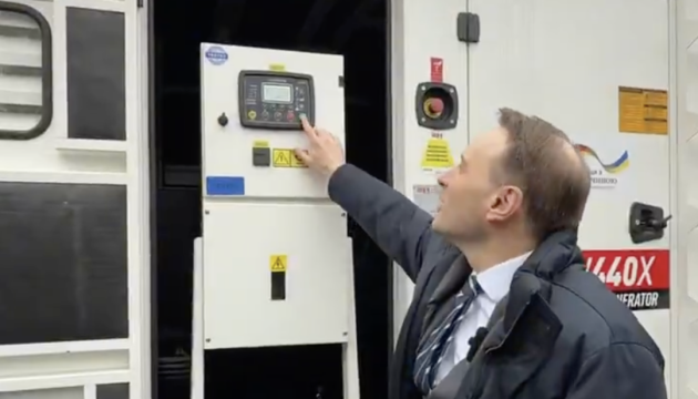 L’UE et l’Allemagne fournissent 143 générateurs à plus de 100 hôpitaux ukrainiens