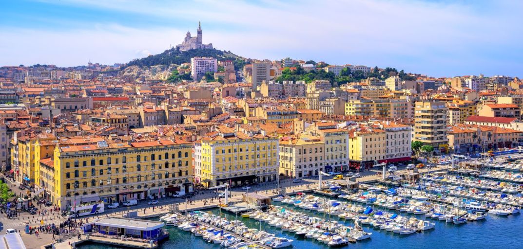 Un mois, deux juridictions : la cour administrative d’appel et le tribunal administratif de Marseille