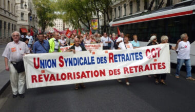 une faible mobilisation à Lyon contre le gel des pensions