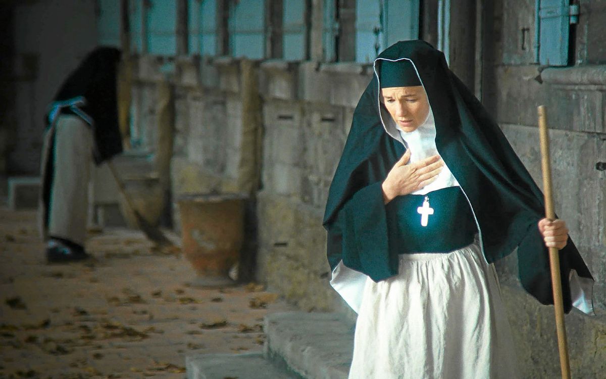 Bouche-à-oreille et succès inattendu : pourquoi le film « Sacré Cœur » fait-il polémique ?