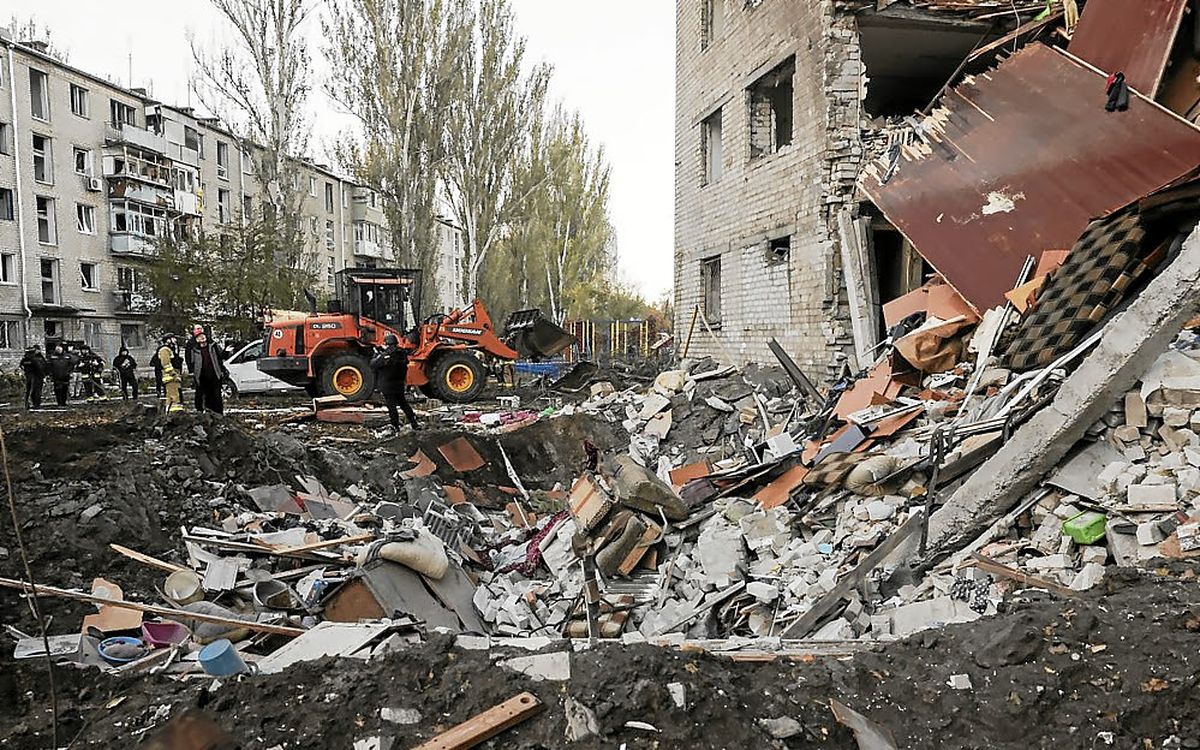 Ukraine : six morts dans des frappes russes, Kiev cible un port pétrolier