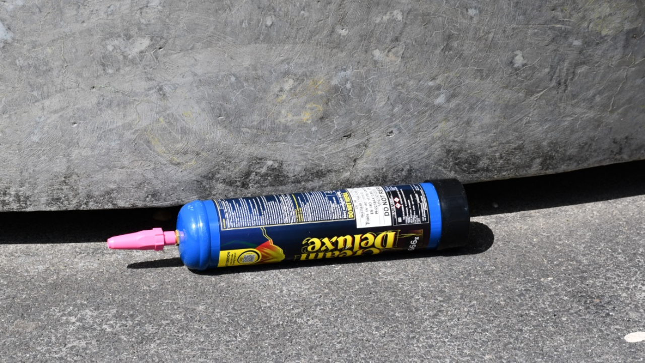 la Ville de Villeurbanne interdit bonbonnes et cartouches dans les rues