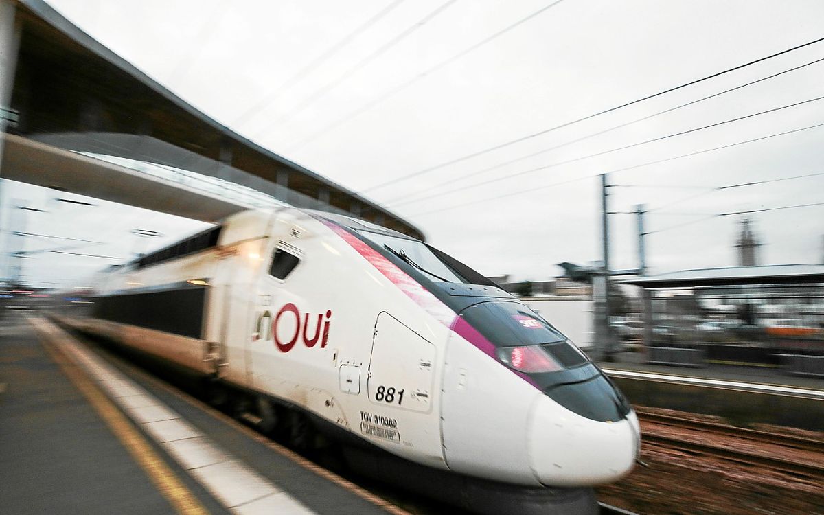 « Je n’ai quasiment pas dormi » : leur TGV arrêté à Rennes, ils ont passé la nuit dans le train