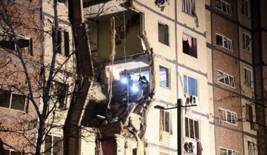 quatre morts et d’importantes coupures de courant après des frappes russes massives