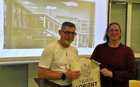 La photo de Thierry Fouquet (à gauche) sur la gare de Lorient a été primée.