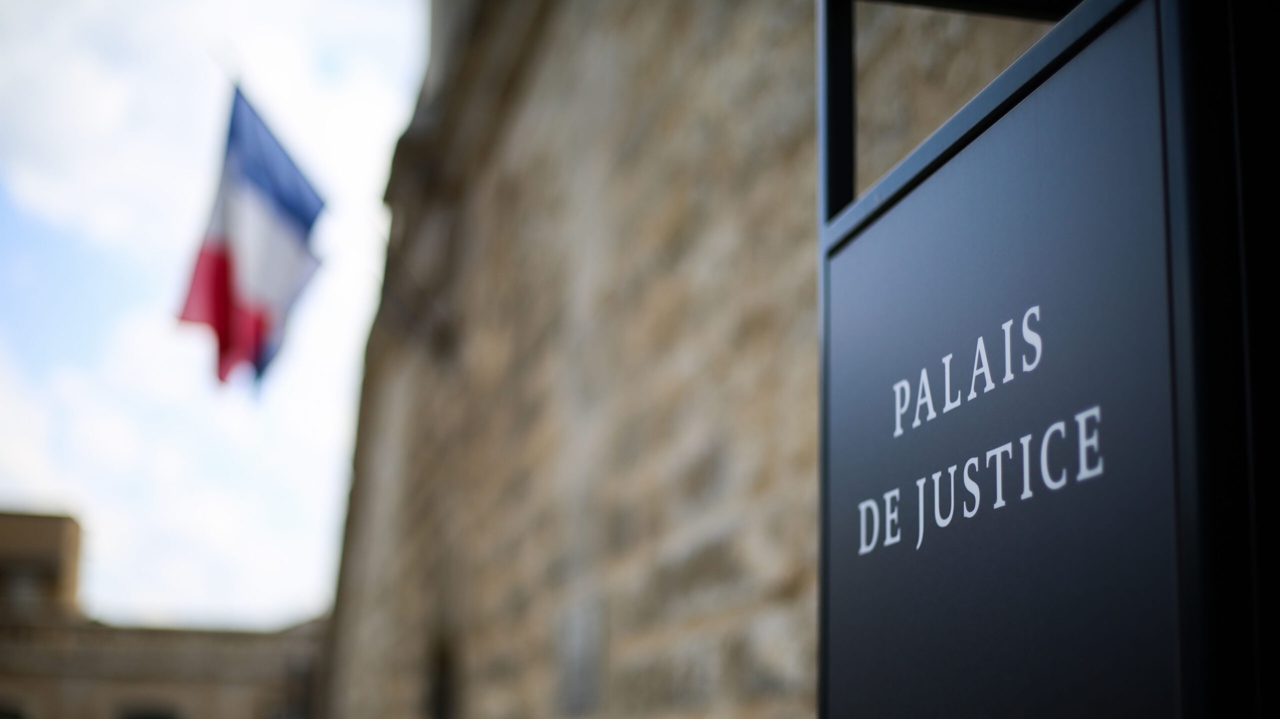 après une altercation pour une place de stationnement, il insulte et menace des policiers