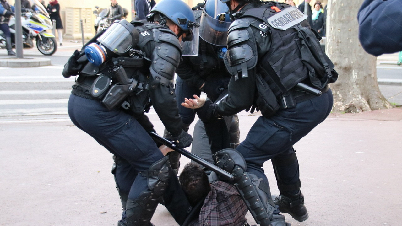 une manifestation contre "les violences policières et pénitentiaires" ce samedi
