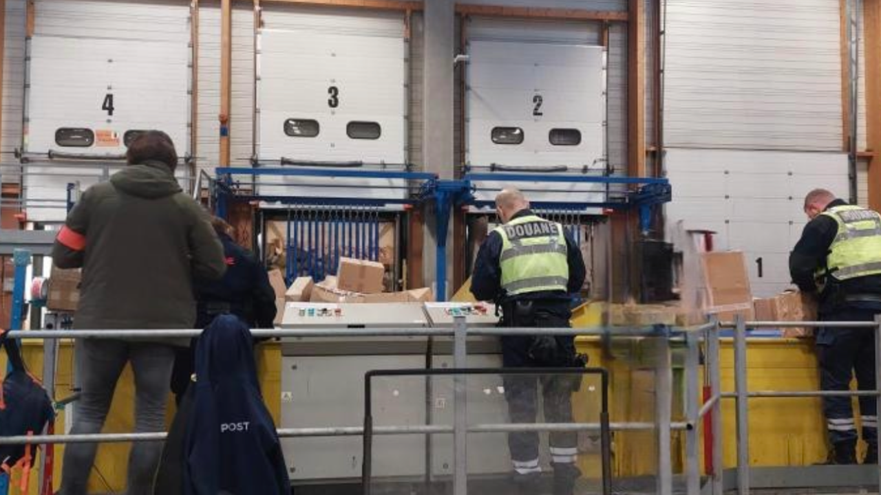 ce que les douanes ont découvert dans des entrepôts près de Lyon