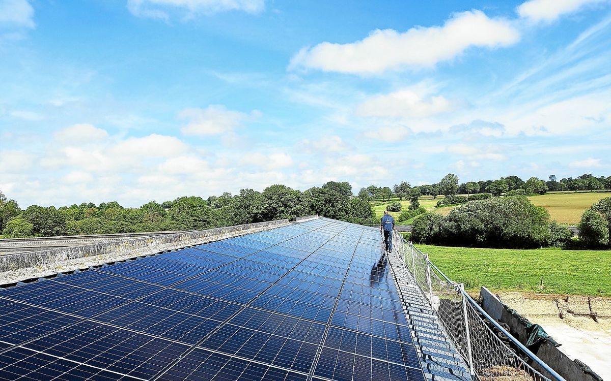 La filière solaire continue à recruter malgré l’incertitude