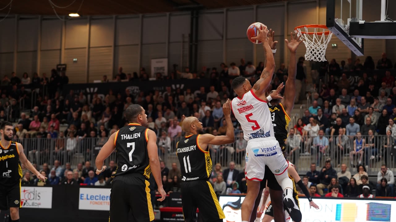 Que c’est difficile pour les Tourangeaux d’approcher le panier : la défense francilienne est bien en place.