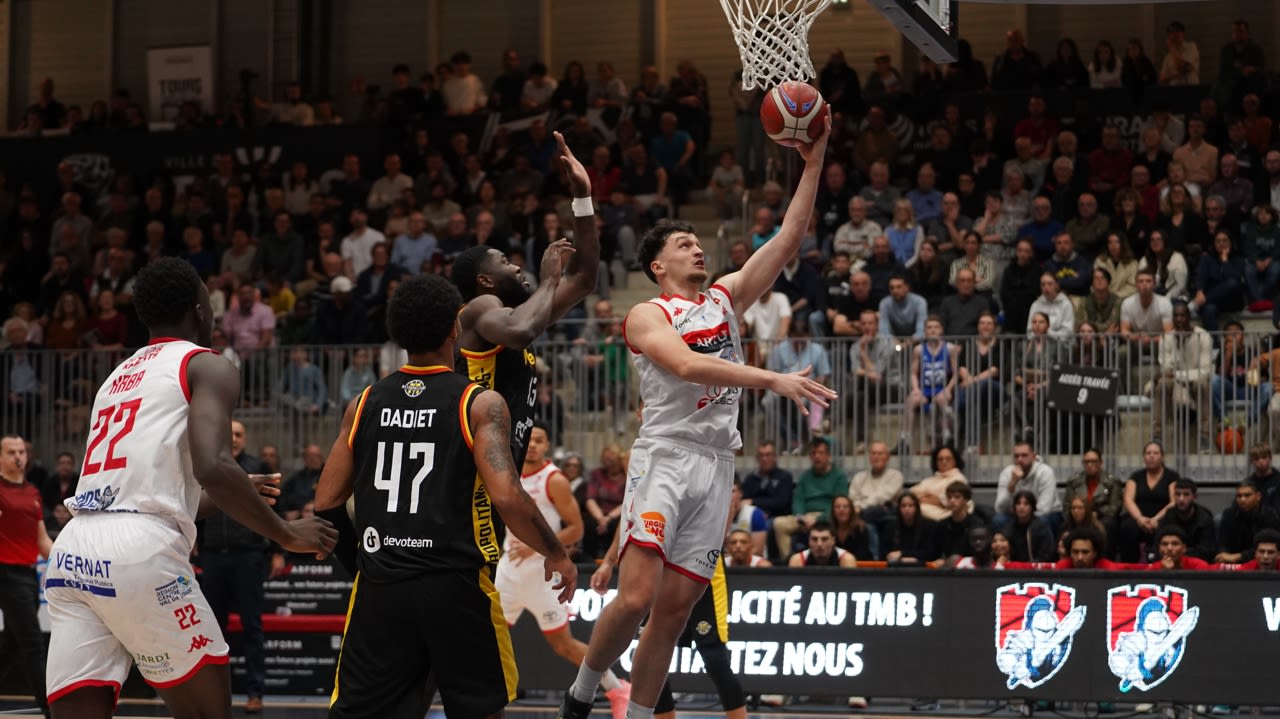 Ambroise Couture, auteur de 8 points en sortie de banc, a limité la casse pour Tours dans ce premier acte.