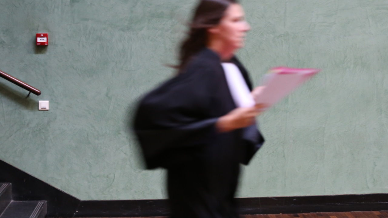 un Algérien en situation irrégulière condamné pour avoir frappé et dévalisé une octogénaire dans la rue