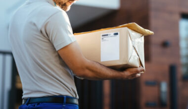 en se faisant passer pour des livreurs, ils récupèrent 120 000 euros de bijoux à la Croix-Rousse