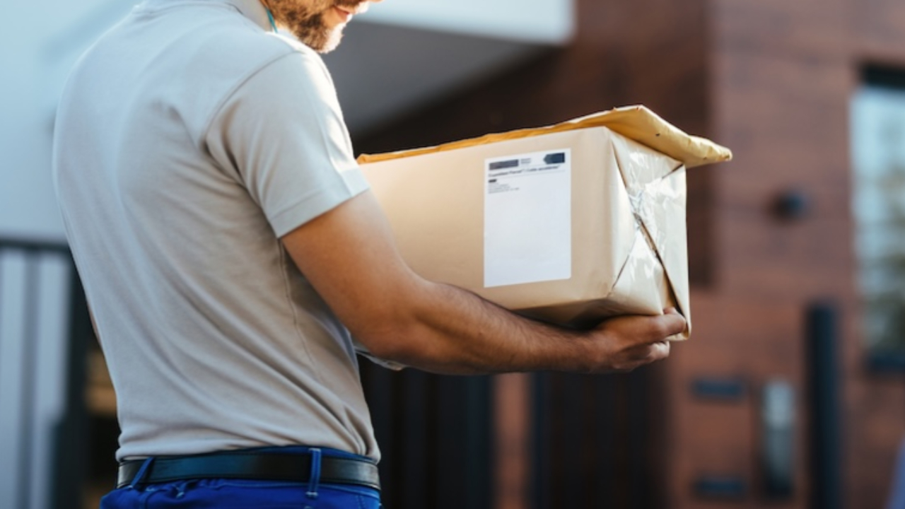 en se faisant passer pour des livreurs, ils récupèrent 120 000 euros de bijoux à la Croix-Rousse